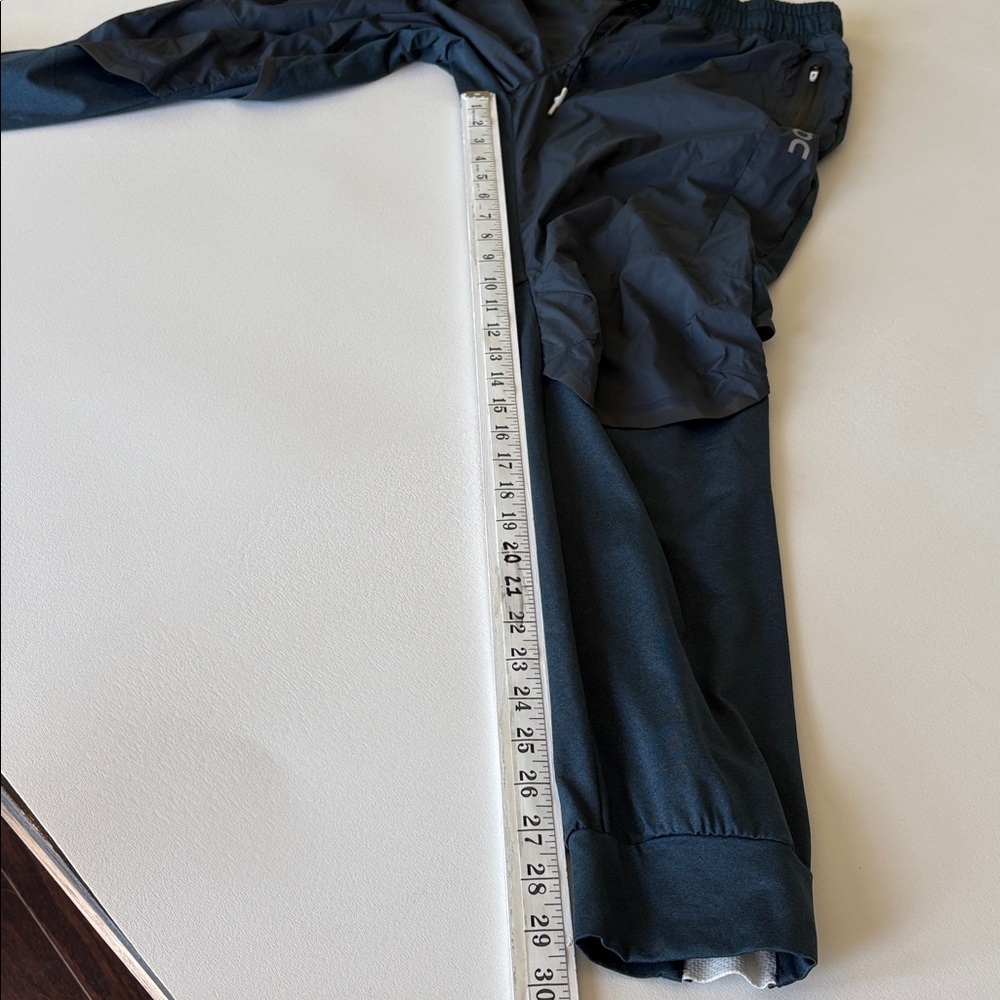 ON Running Pants Navy Pockets Zip Ankles Athletic Performance Size M Flaw* - Picture 13 of 14